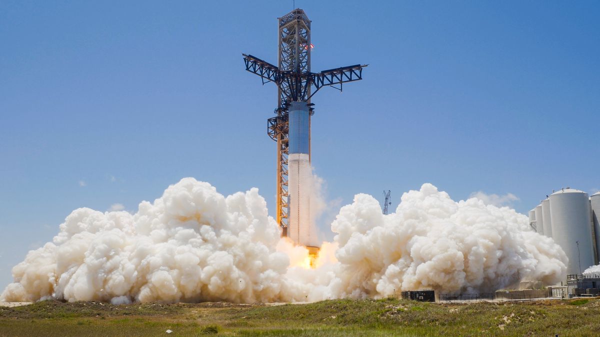 These New Photos Of Spacex S Giant Starship Booster Engine Test Are