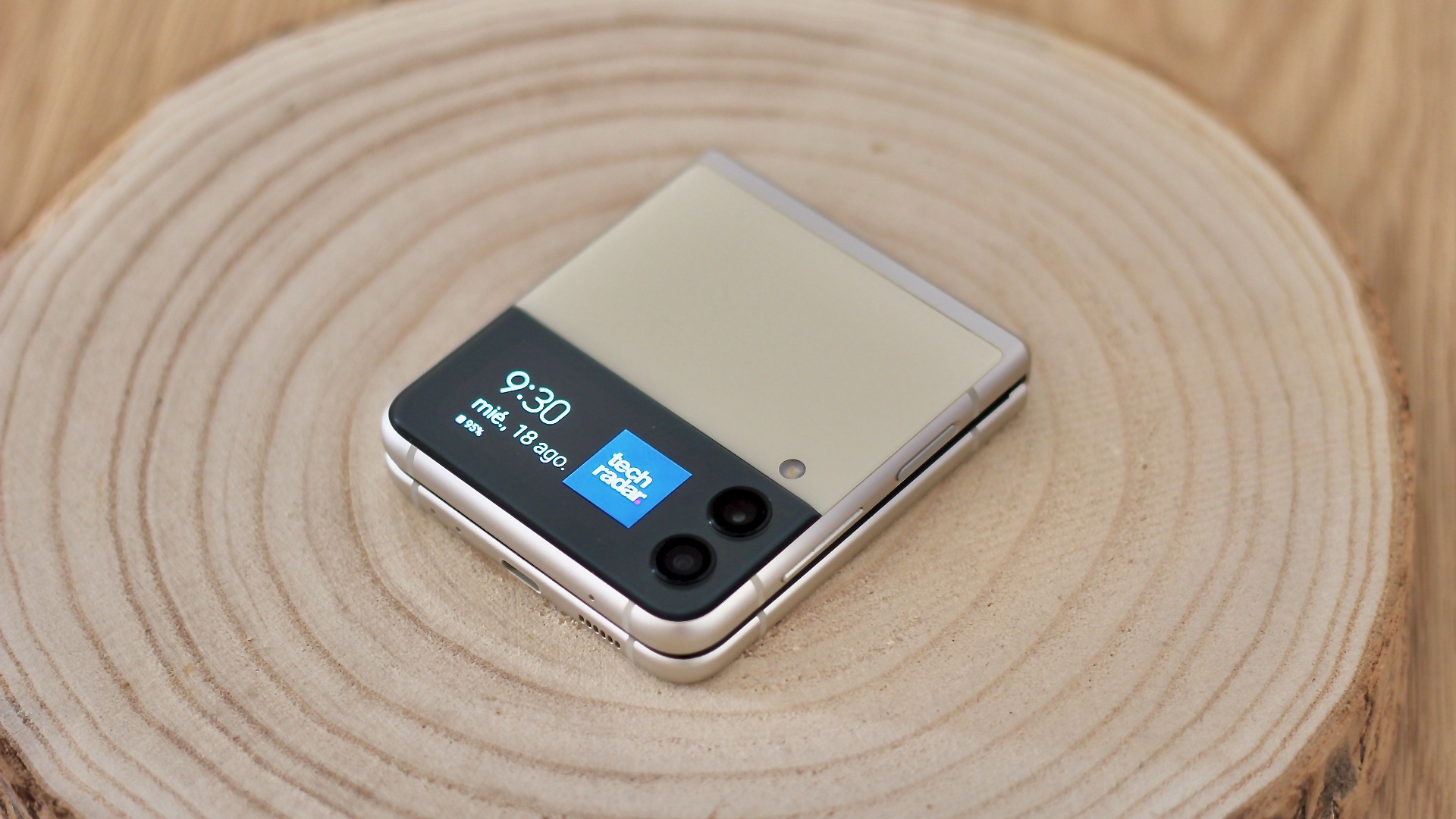 Sekarang Samsung Galaxy Z Flip 4 terlihat bocor penuh juga