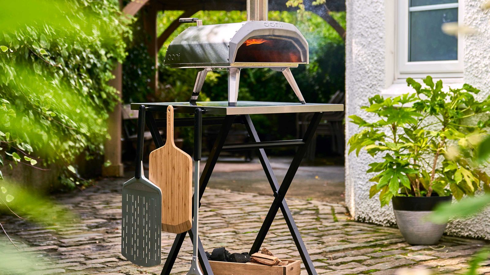 Pizza Oven Tables 16 Looks For A Stylish Outdoor Setup Gardeningetc