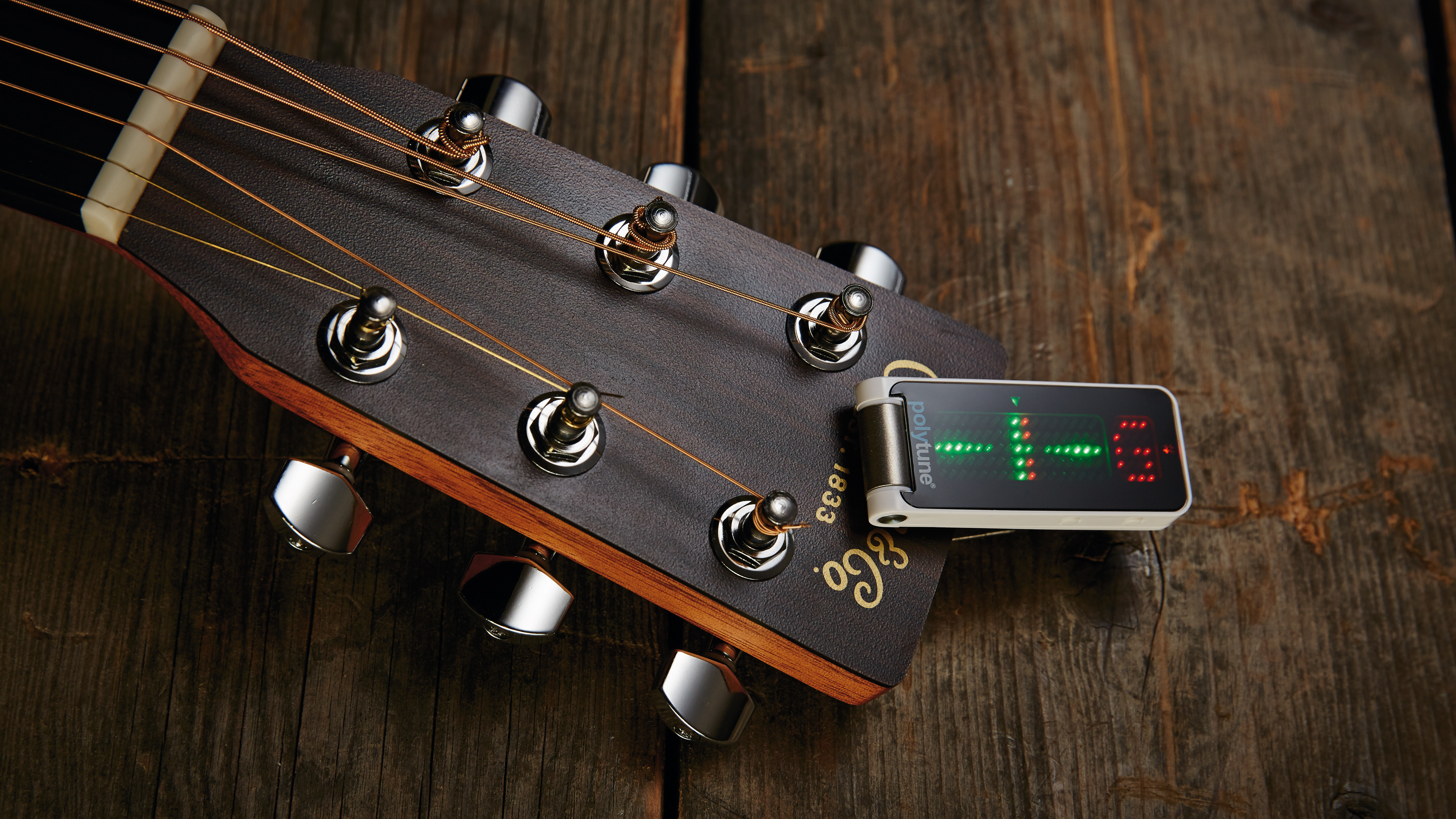 how to tune a guitar by guitar tuner
