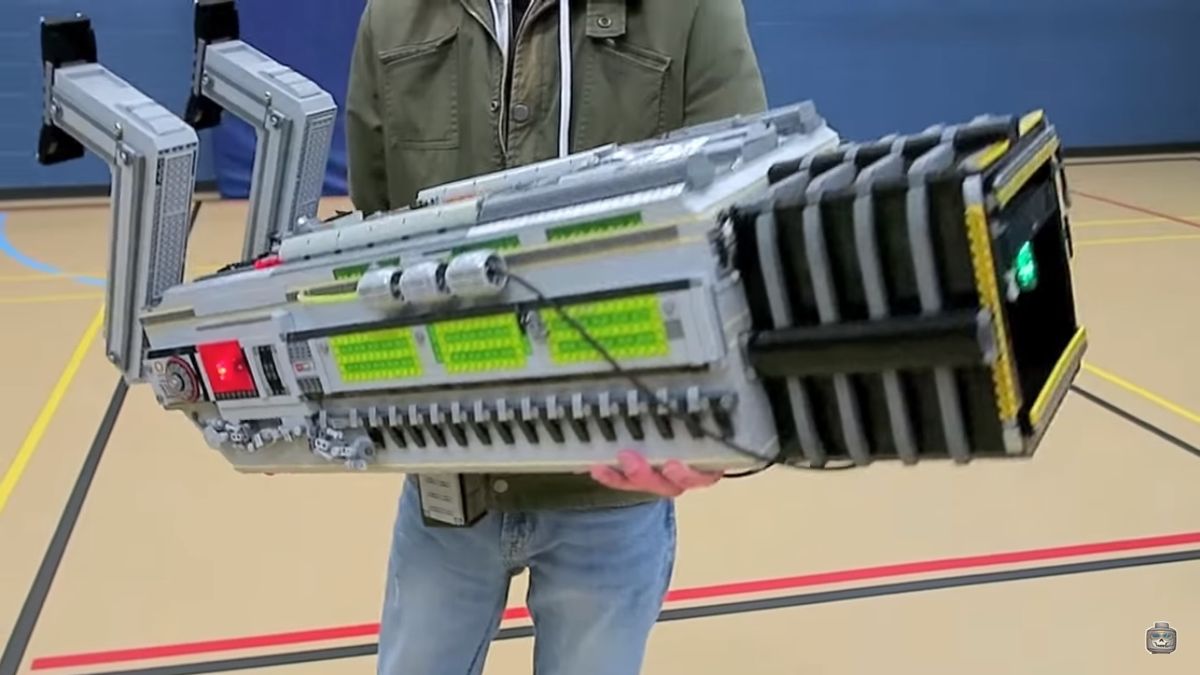 Someone built a 3-foot, 20 pound Doom BFG from Lego because why the hell not