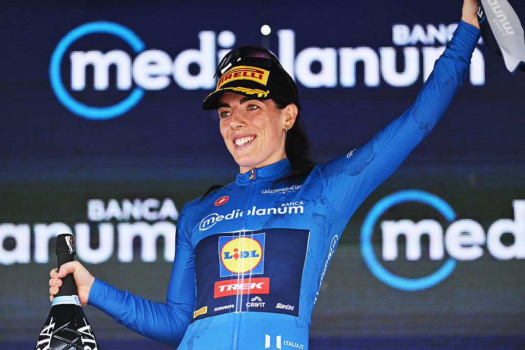 APRICA, ITALY - JULY 07: Anna Henderson of Great Britain and Team Lidl - Trek celebrates at podium as Pink Leader Jersey winner during the 36th Giro d'Italia Women 2025, Stage 2 a 92km stage from Clusone to Aprica 1174m / #UCIWWT / on July 07, 2025 in Aprica, Italy. (Photo by Luc Claessen/Getty Images)