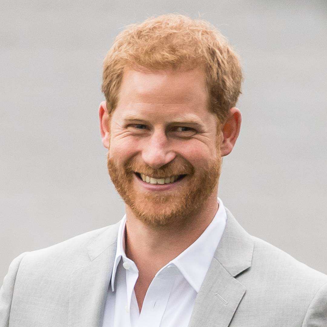  Prince Harry called on friends to speak out in memoir 