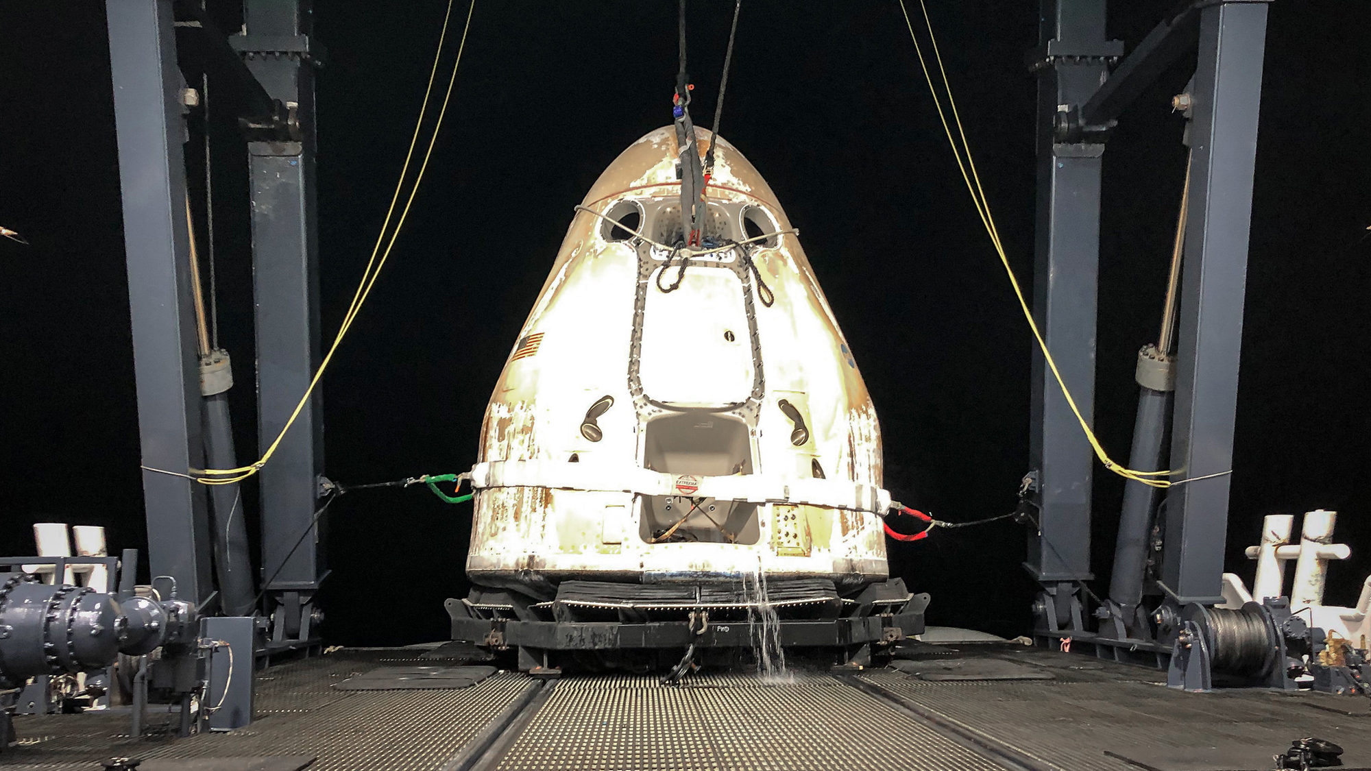 SpaceX Dragon splashes down off Florida coast with nearly 5,000 pounds of science on board thumbnail