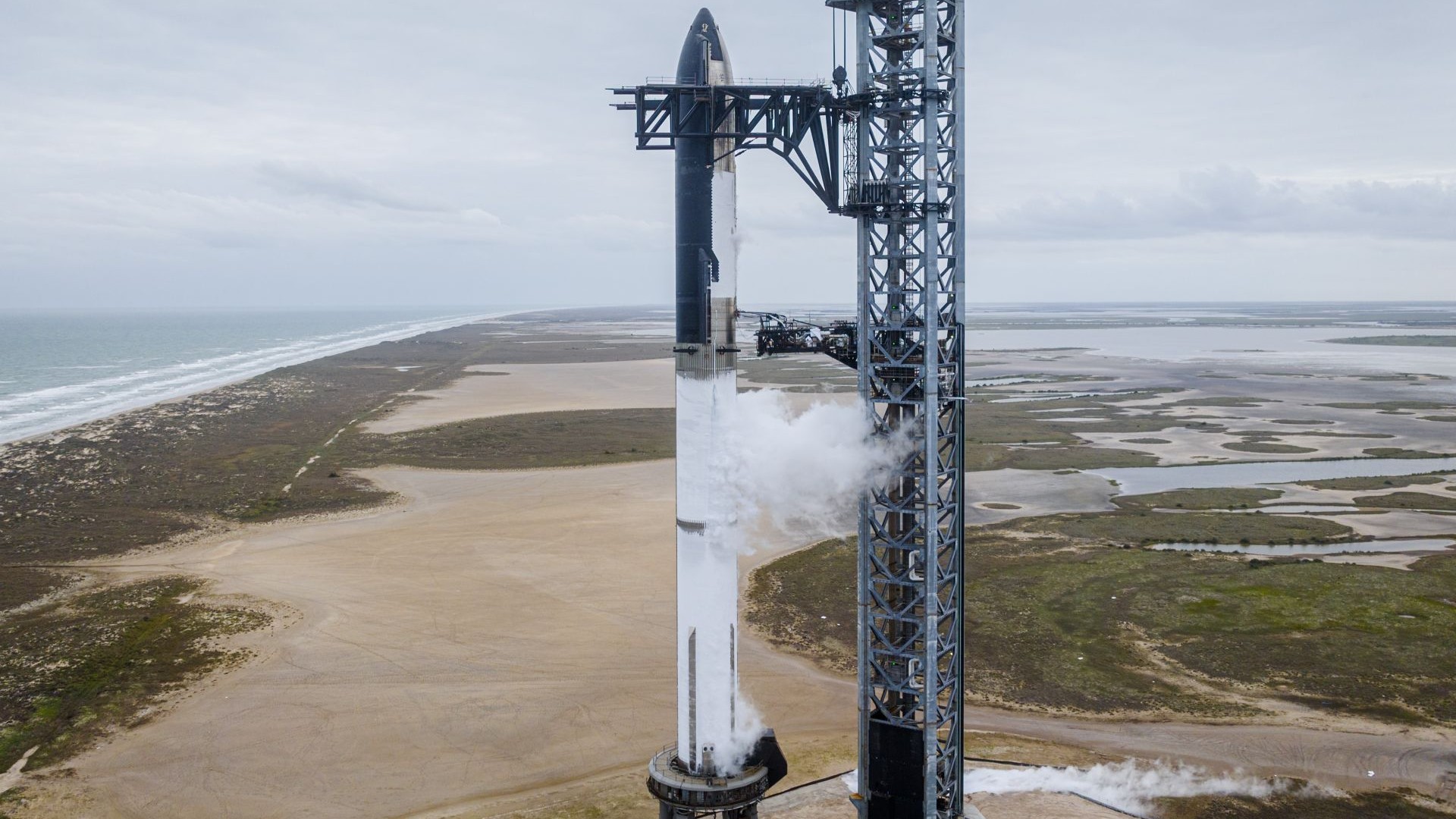 SpaceX's 1st orbital Starship looks supercool in these fueling test photos