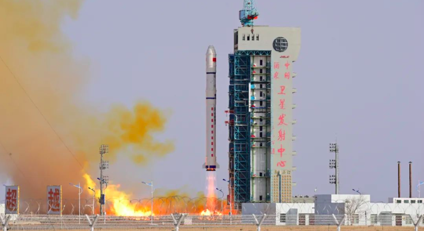 China launches classified remote sensing and tech test satellites (video)