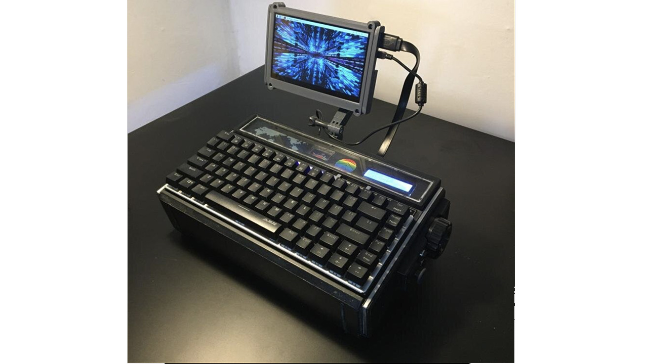 Raspberry Pi Cyberdeck is So Cyberpunk 1977