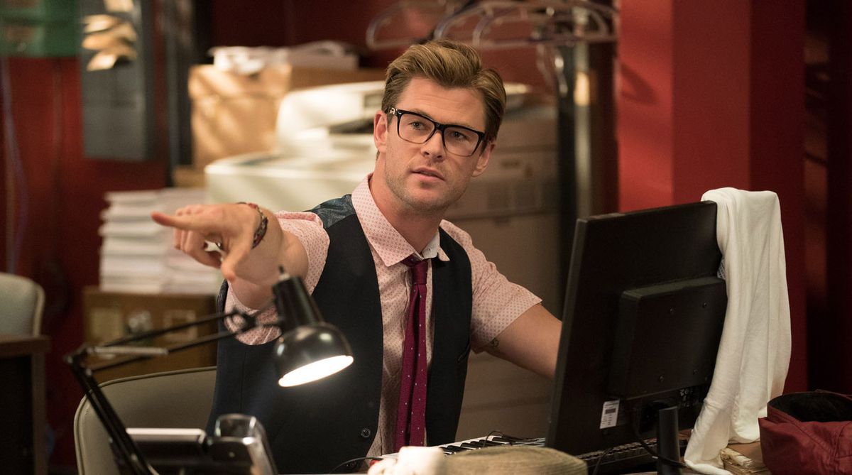 New Ghostbusters footage focuses on Chris Hemsworth's goofy receptionist