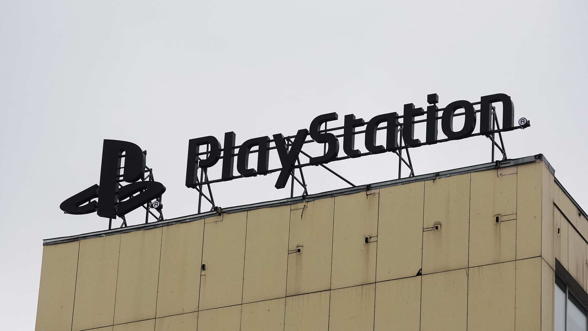  Sony halts all PlayStation sales and blocks store access in Russia 