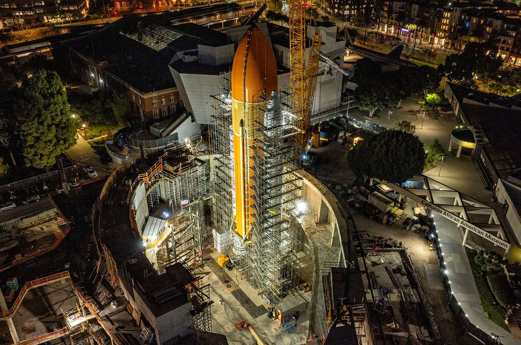 Last Built For Flight External Tank Lifted Into Place For Space Shuttle