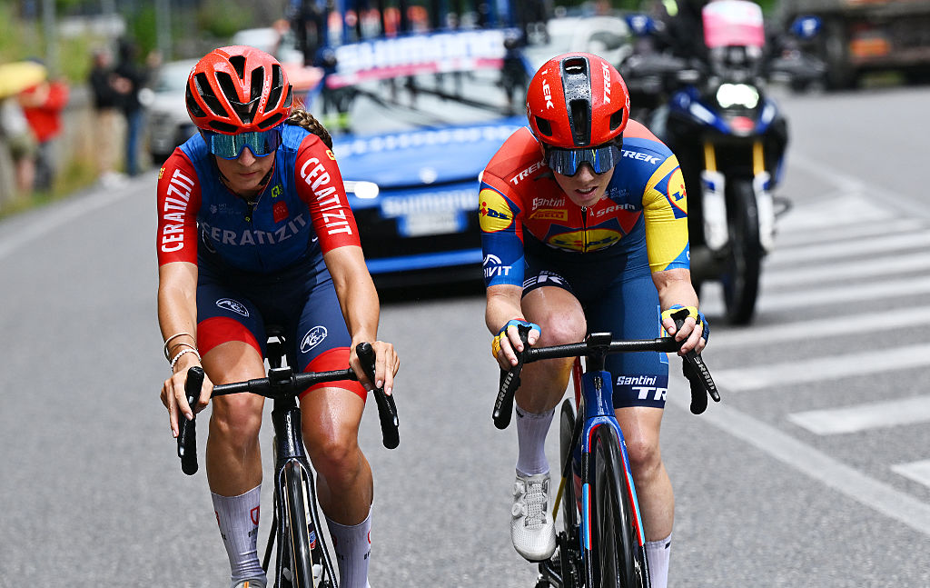 APRICA, ITALY - JULY 07: (L-R) Dilyxine Miermont of France and Team CERATIZIT Pro Cycling and Anna Henderson of Great Britain and Team Lidl - Trek compete in the breakaway during the 36th Giro d'Italia Women 2025, Stage 2 a 92km stage from Clusone to Aprica 1174m / #UCIWWT / on July 07, 2025 in Aprica, Italy. (Photo by Luc Claessen/Getty Images)