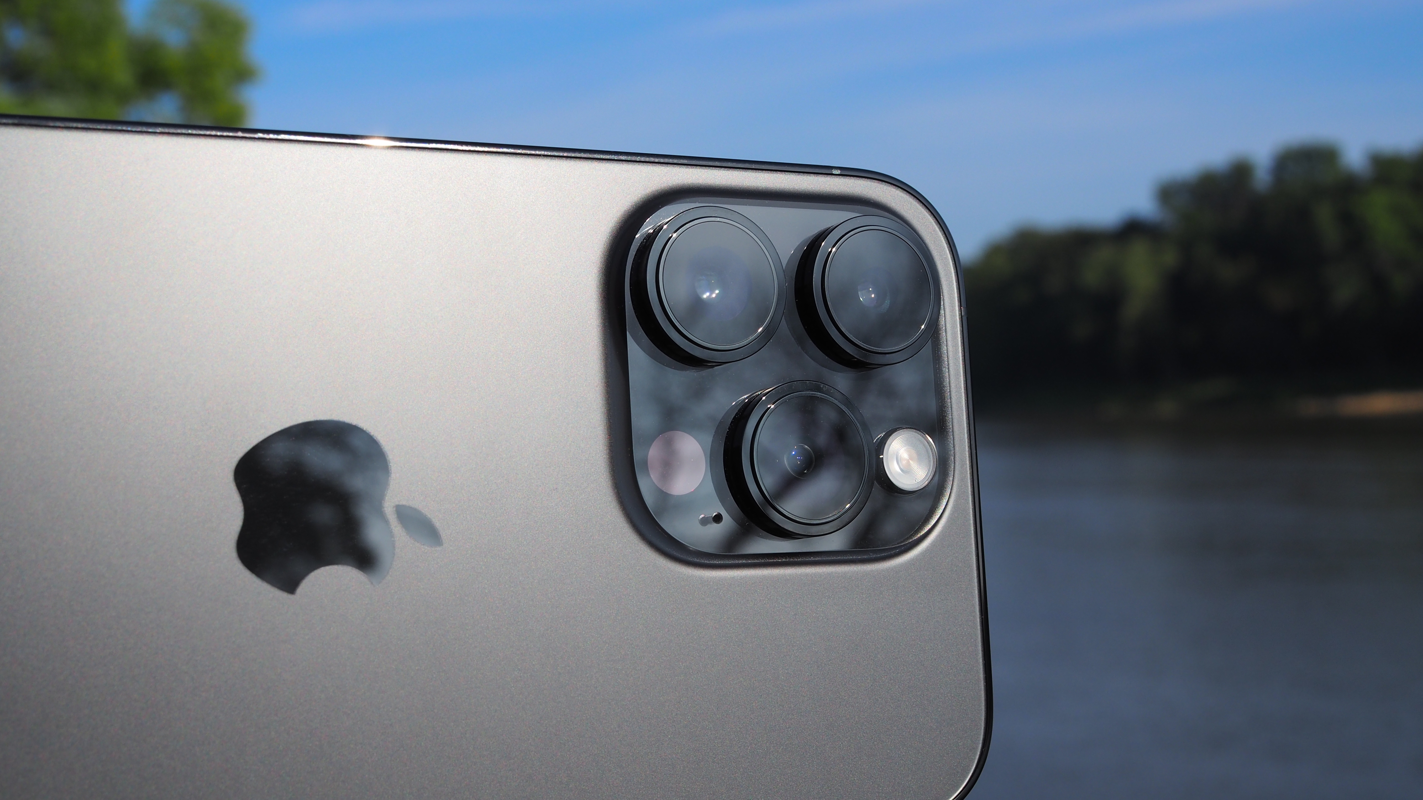 iPhone 14 Pro's stunning 48MP power explored in new comparison