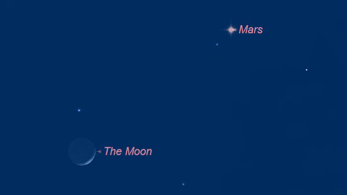 Mars Meets Up with the Crescent Moon Tonight! Here's How to See It