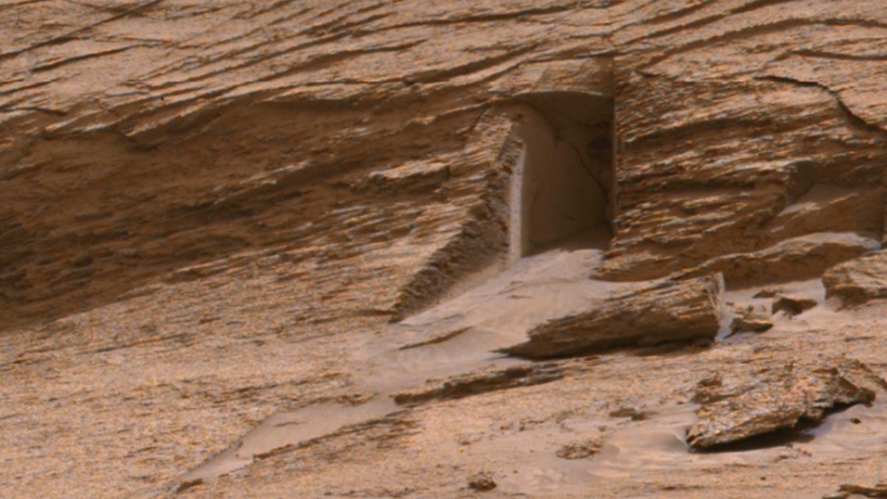  Mysterious doorway found on Mars isn't an alien's house, say killjoy geologists 