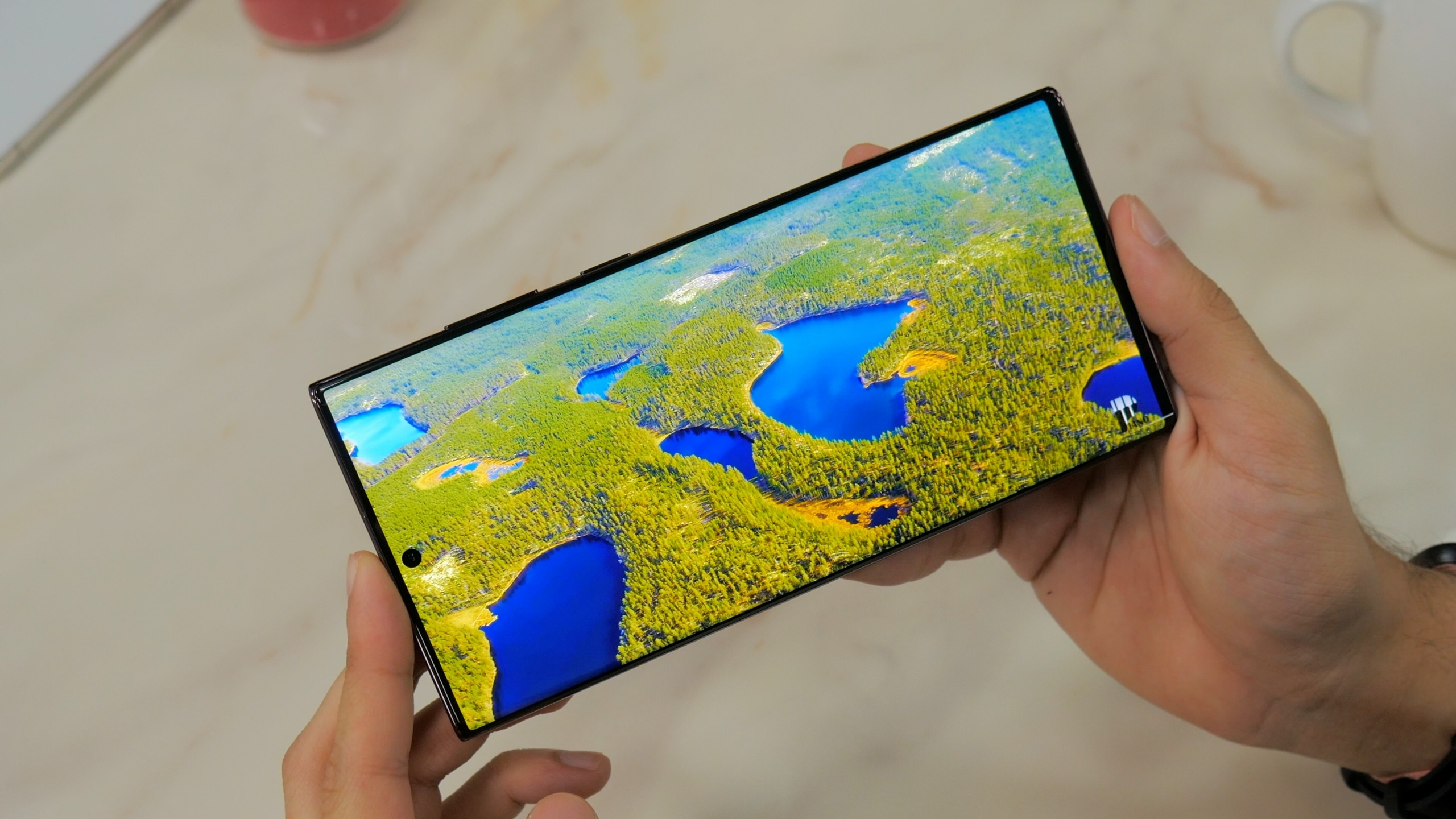 Samsung Galaxy S23 может иметь спутниковую связь и сверхъяркий экран
