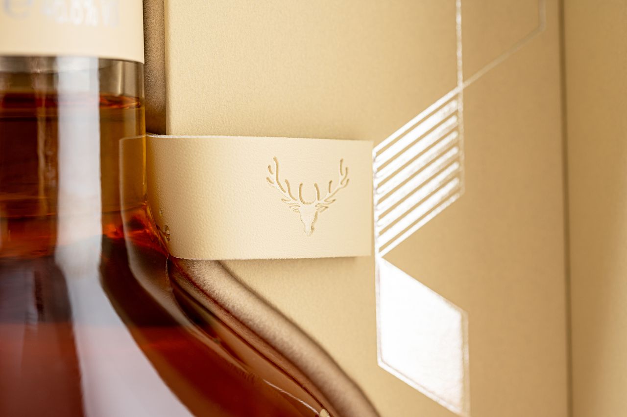 Kengo Kuma Designs Showcase For The Dalmore Rare Whisky Wallpaper