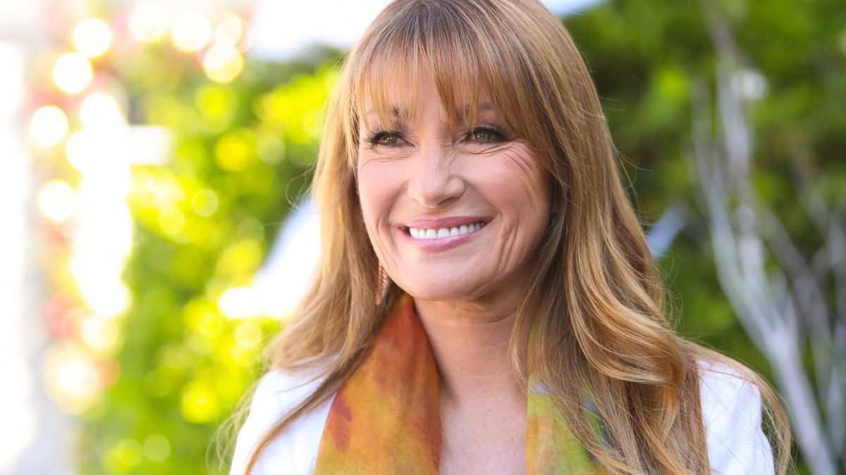 Jane Seymour Praised For Showing Herself Without Makeup Without