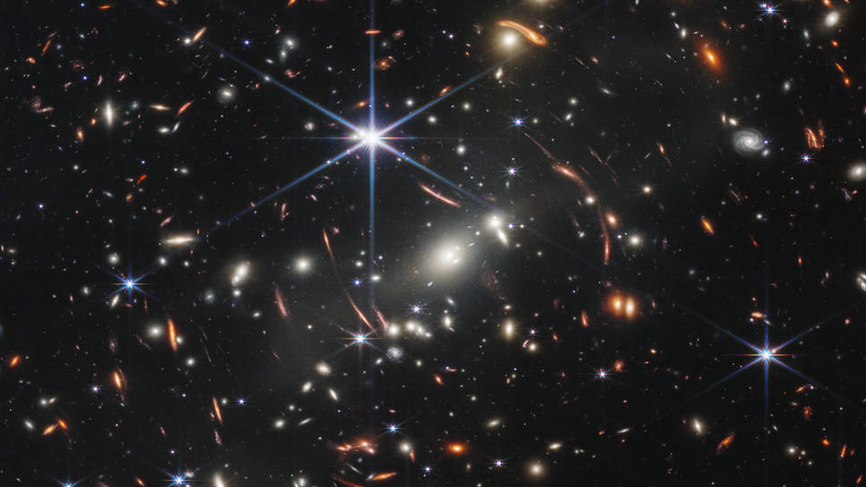 Это изображение телескопа Джеймса Уэбба может скрывать не только звезды