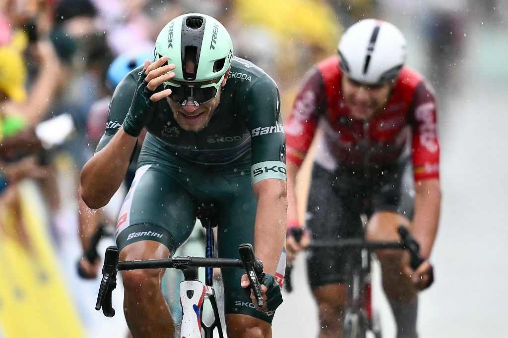 Tour de France stage 17: Jonathan Milan secures rain-soaked, crash-marred sprint victory in Valence 