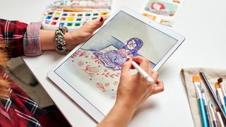 Best tablets with a stylus pen, a woman drawing on a tablet with a stylus