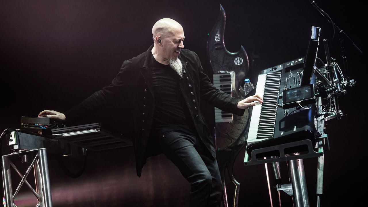 how jordan rudess almost played on the wall