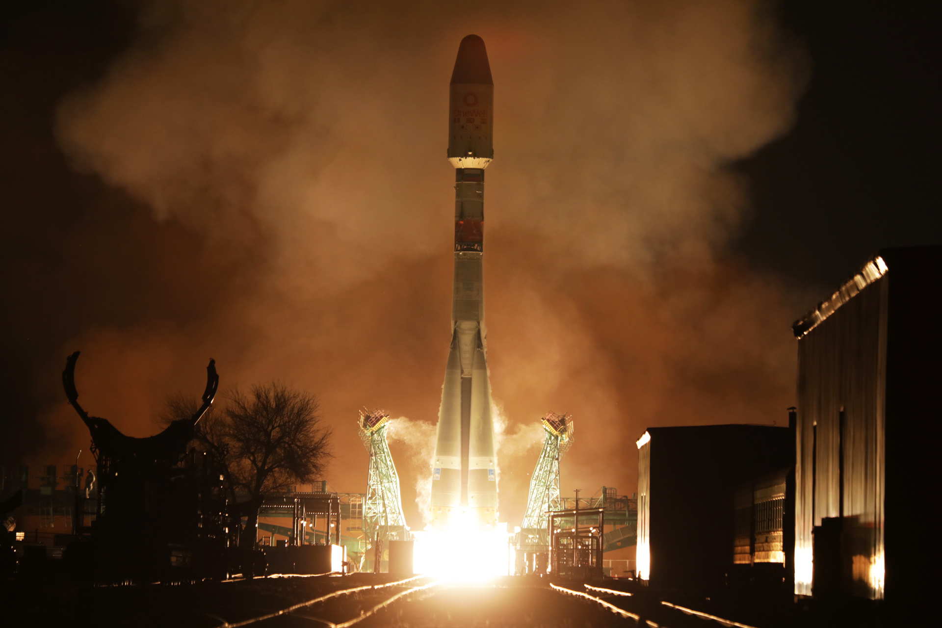 Soyuz rocket launches 36 OneWeb internet satellites into orbit thumbnail