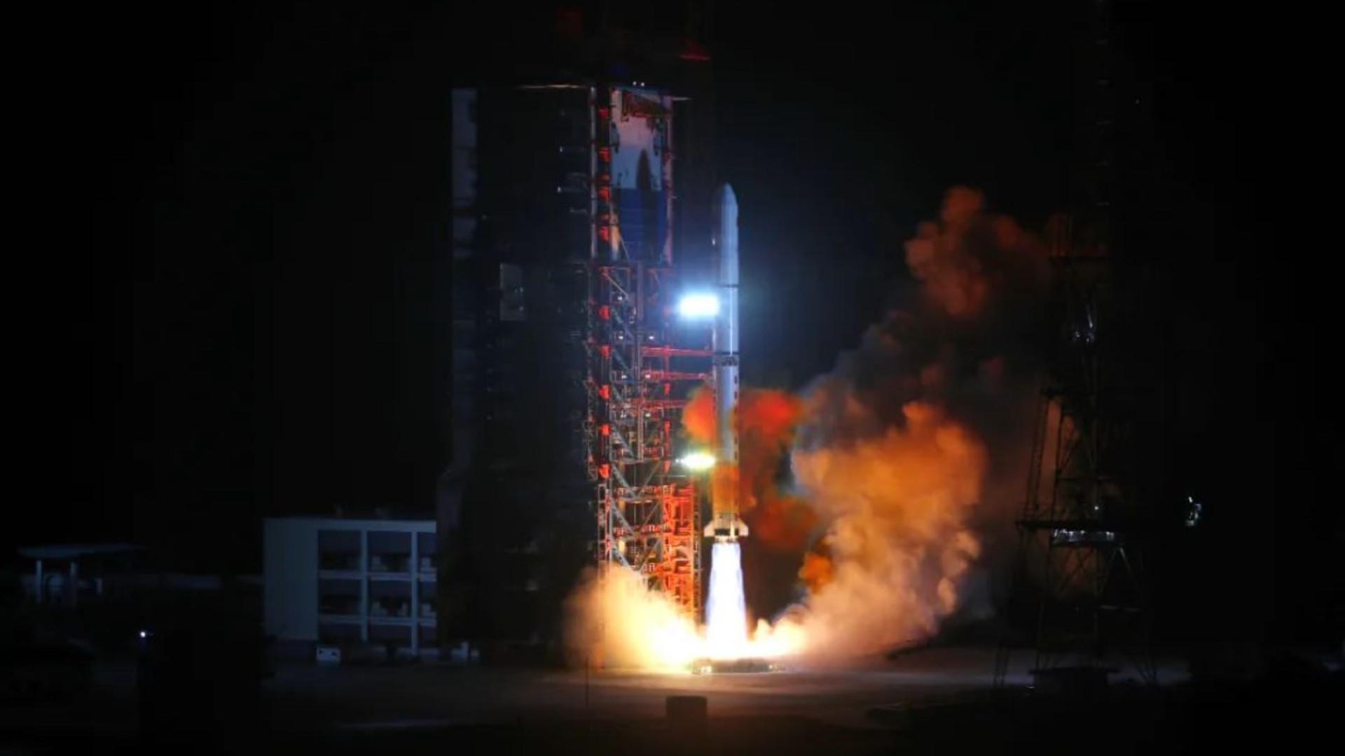 China sends new trio of mysterious spy satellites into orbit