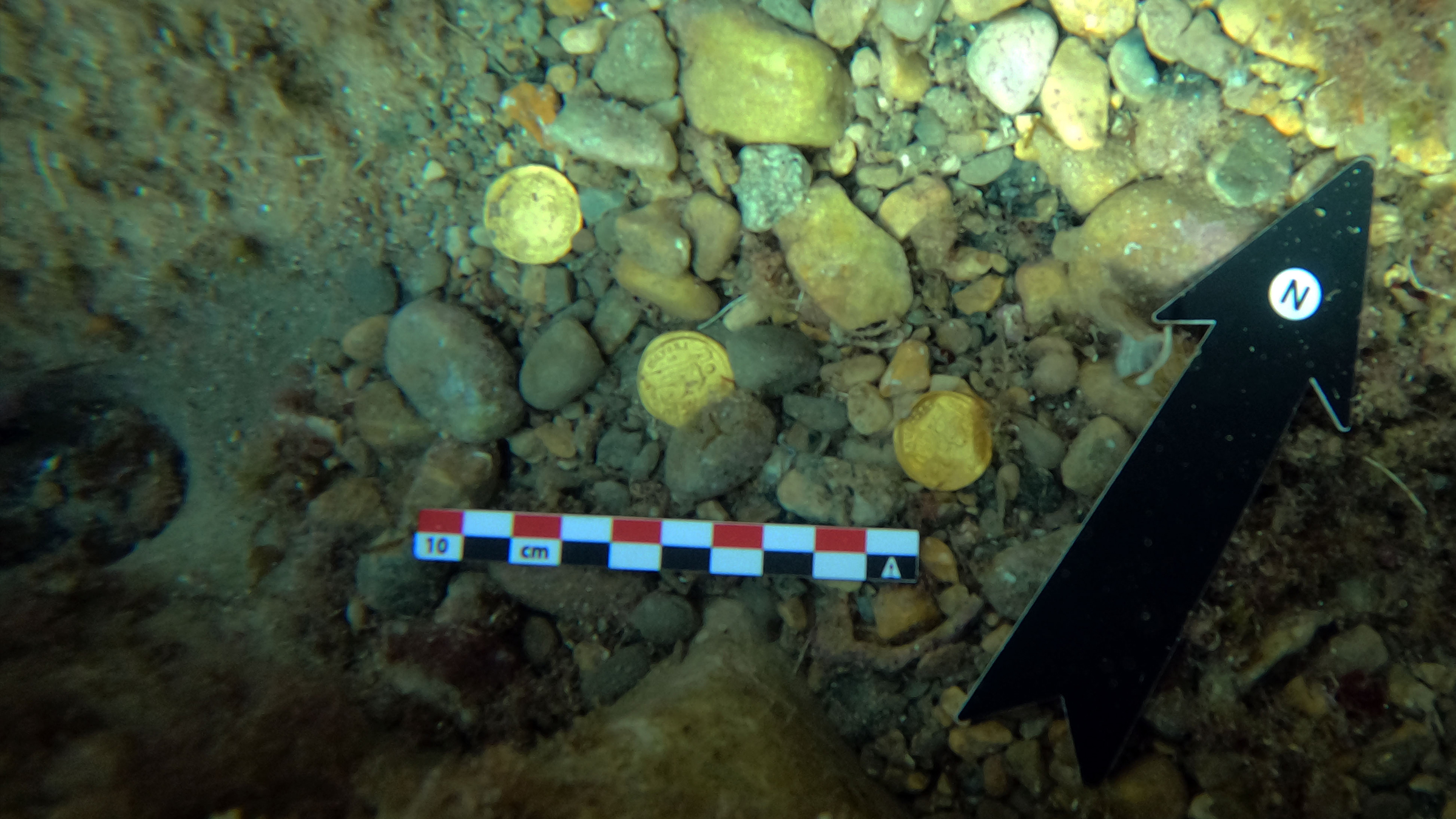 Amateur freedivers find gold treasure dating to the fall of the Roman Empire thumbnail