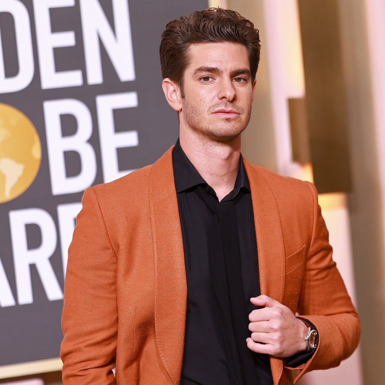  Andrew Garfield and Amelia Dimoldenberg got super flirty on the red carpet, and now people want them to get married 