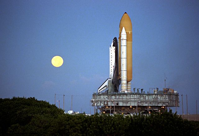 Space History Photo STS 86 Rollout Space