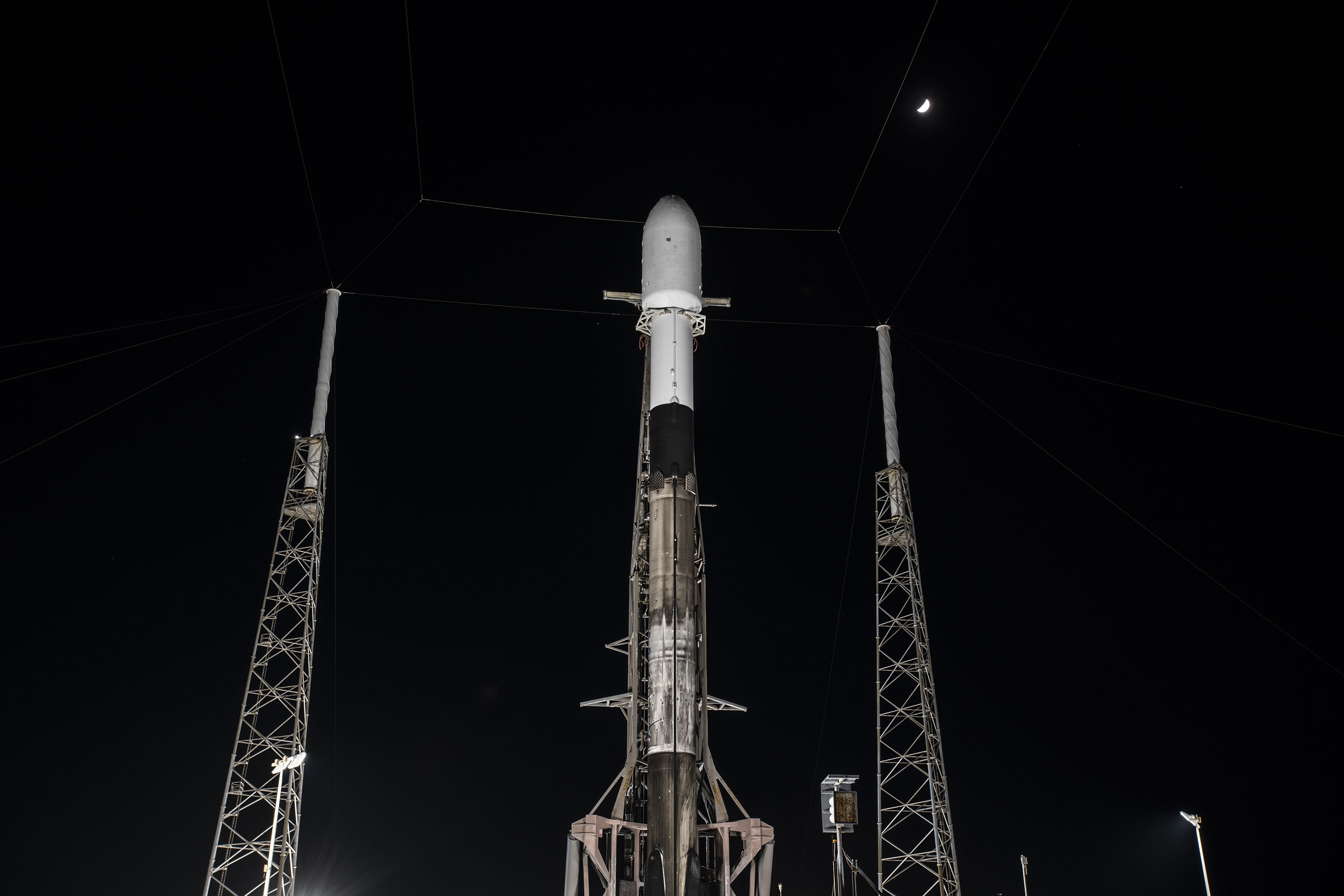 SpaceX delays launch of Japanese moon lander again, citing rocket issues thumbnail