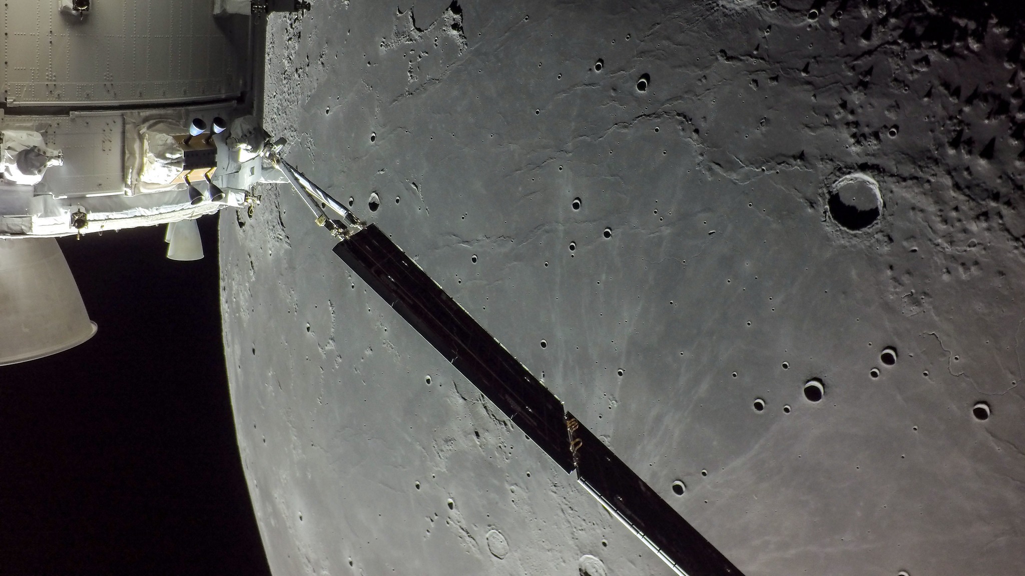 Artemis 1 Orion spacecraft captures moon craters in stunning flyby footage (video)