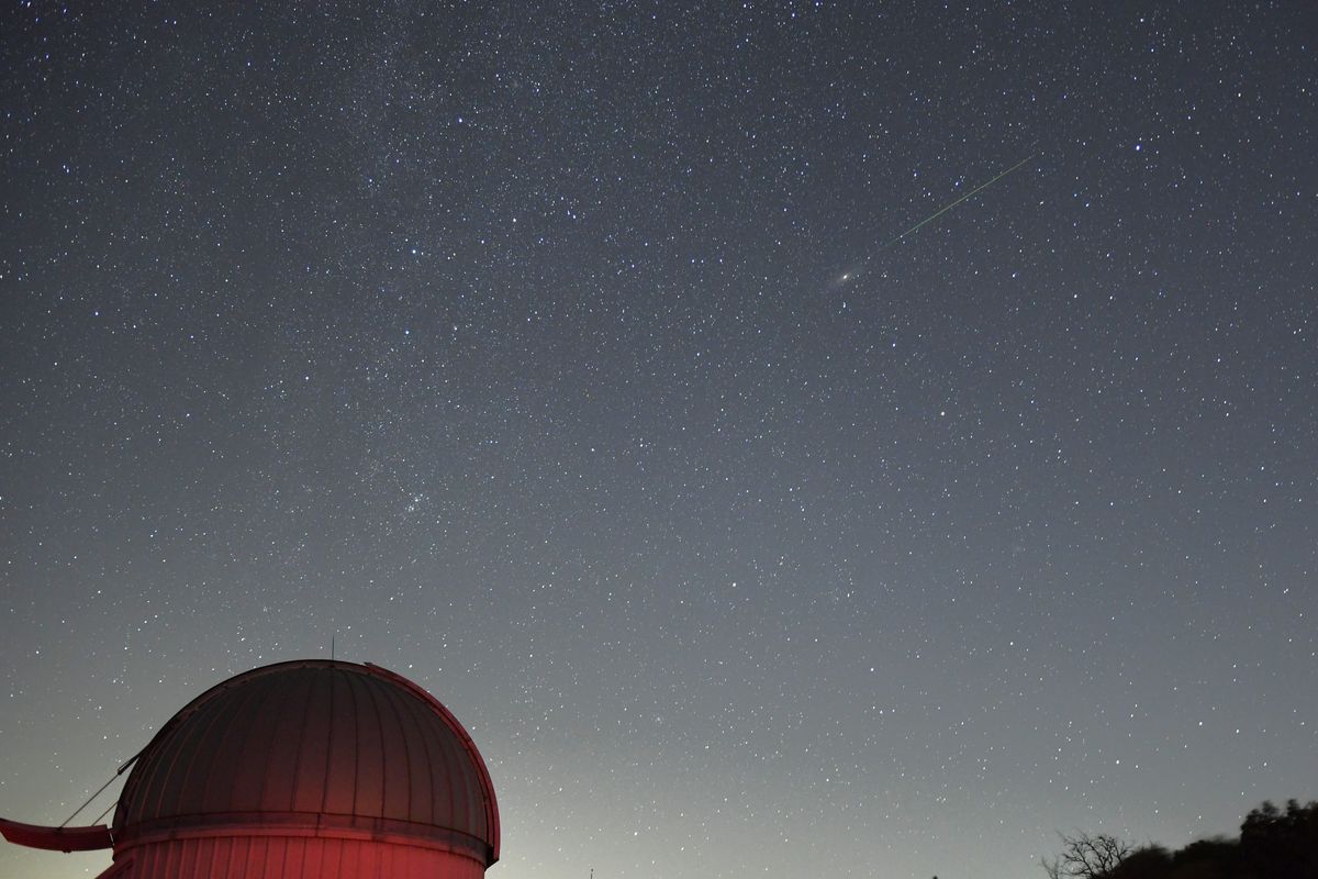 Vea C Mo La Lluvia De Meteoritos Perseidas De Ilumina El Cielo En