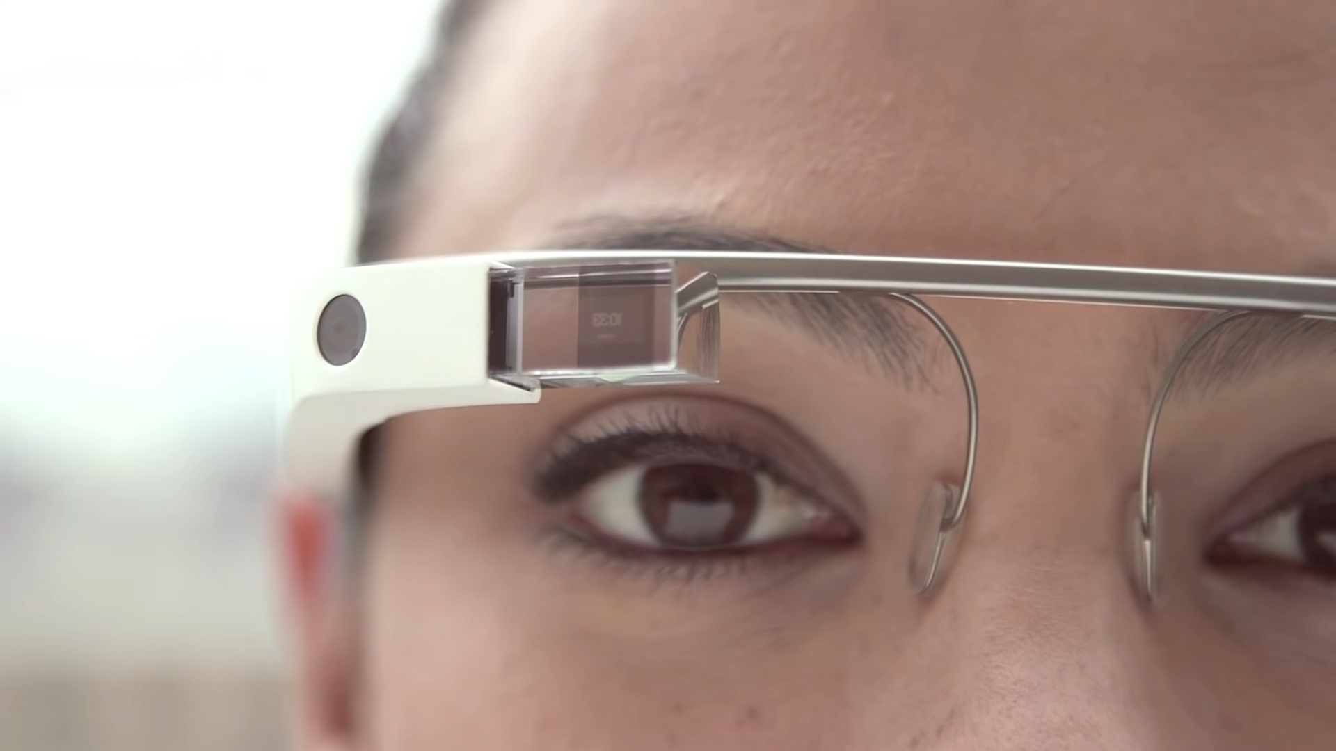  After a decade of hanging on, Google officially discontinues the last of its Glass headsets 