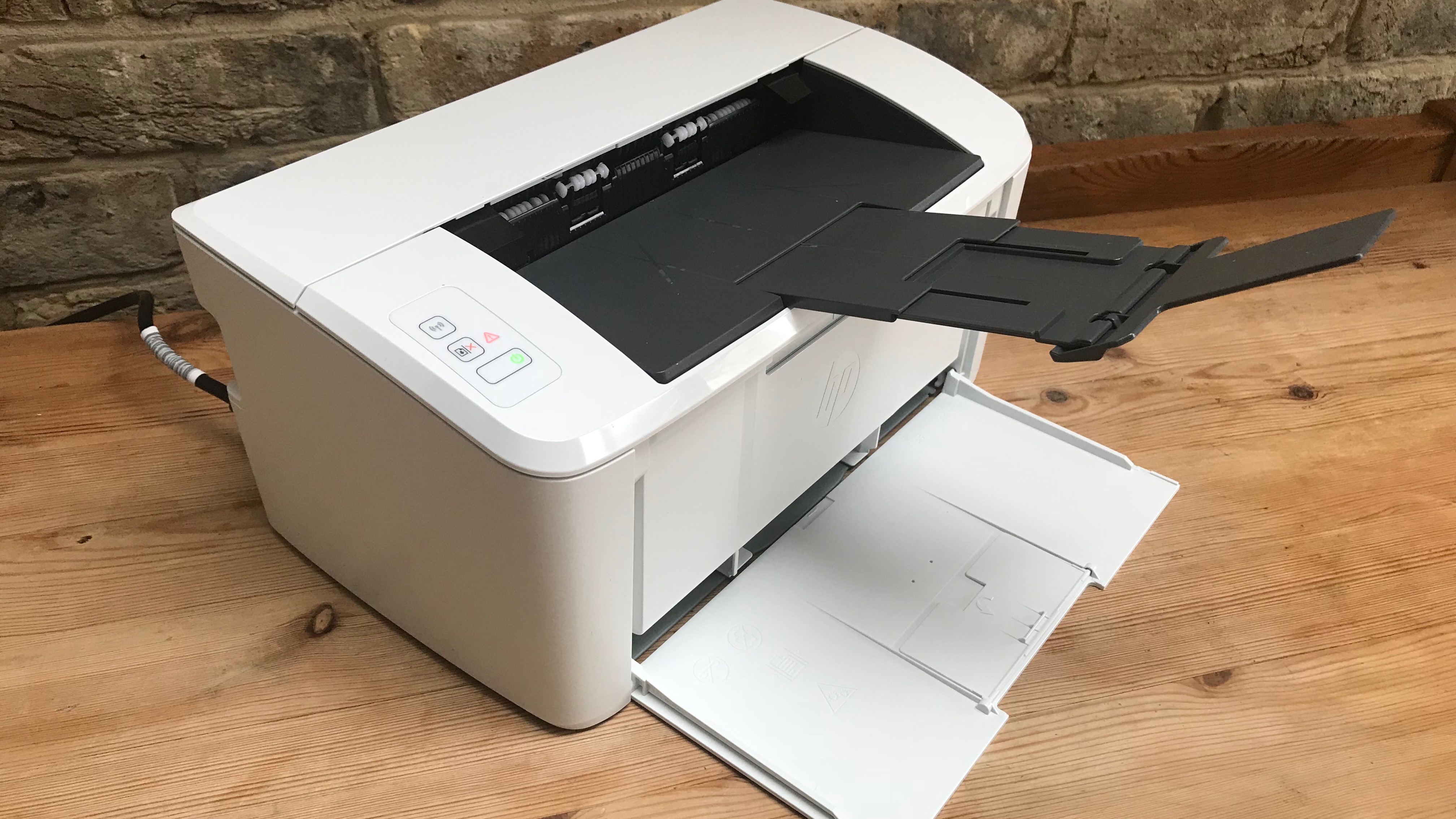 Kelebihan HP LaserJet Pro M15w Printer, White