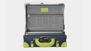 Steamline Luggage Correspondent