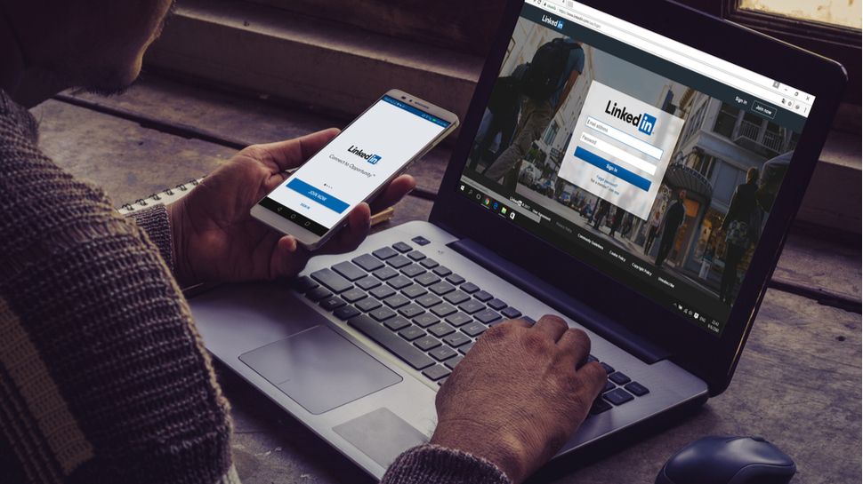 LinkedIn теперь использует ИИ для написания профилей и объявлений о вакансиях