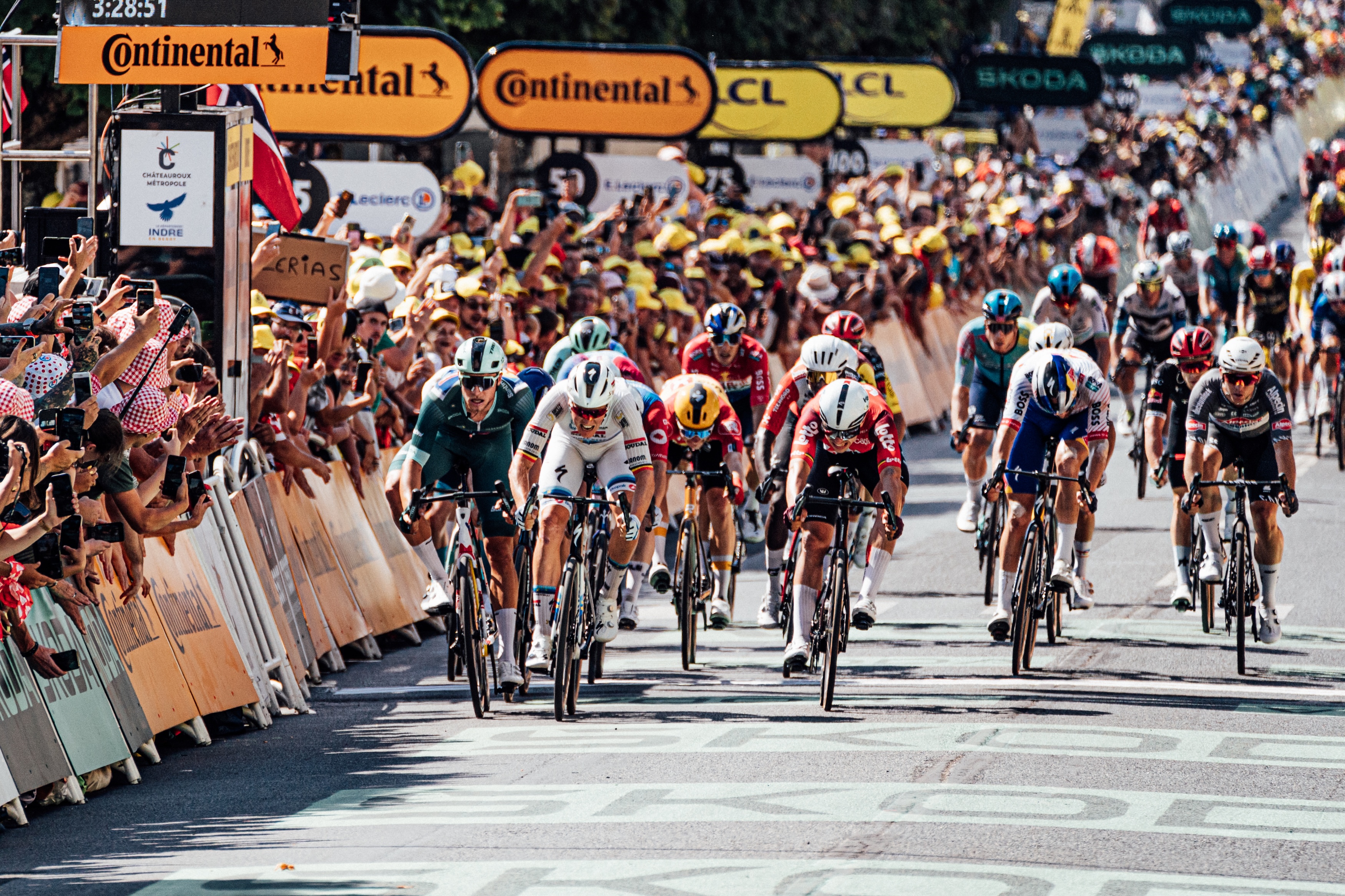 Tim Merlier beats Jonathan Milan to the line on stage 9 of the 2025 Tour de France.