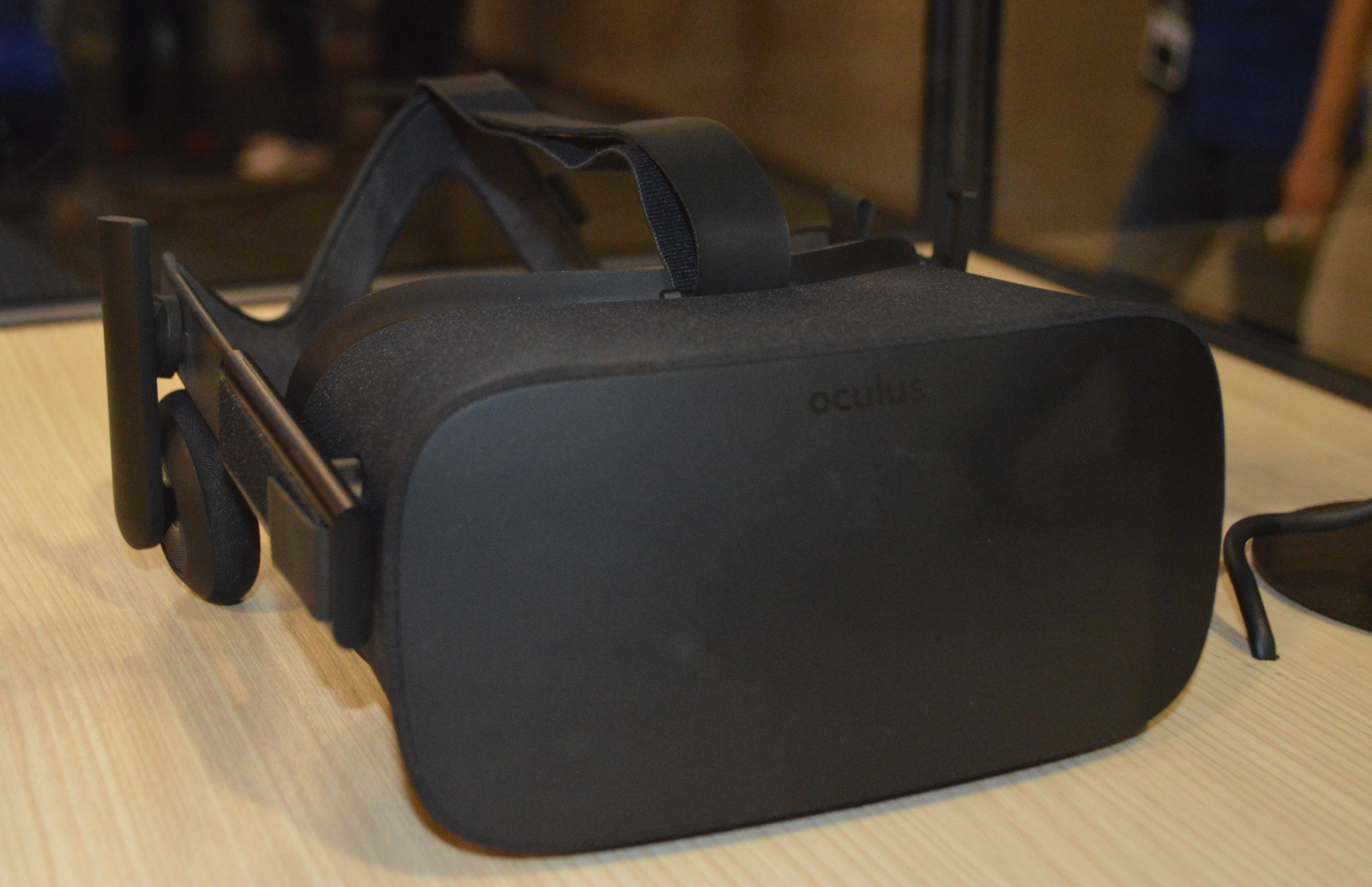 Oculus Rift vs HTC Vive comparison