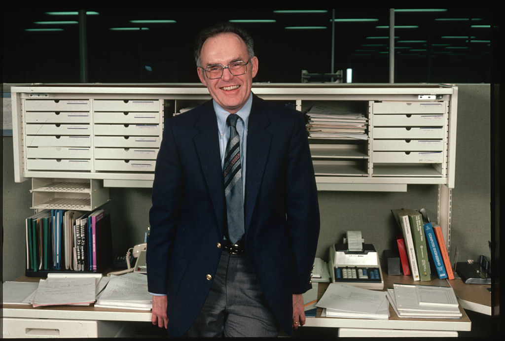  Intel co-founder Gordon Moore, author of 'Moore's Law,' dies at 94 