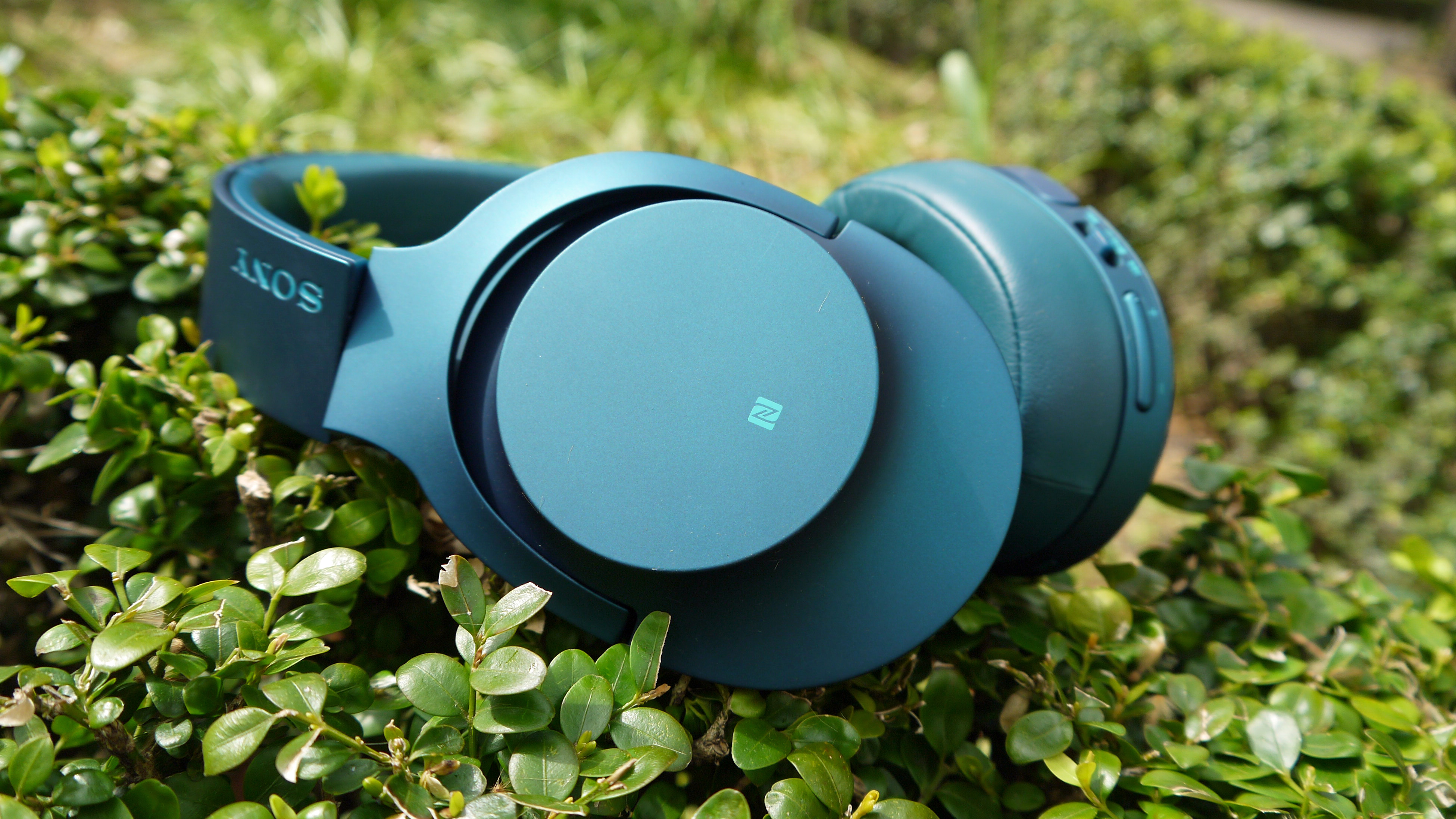 Best noise-cancelling headphones