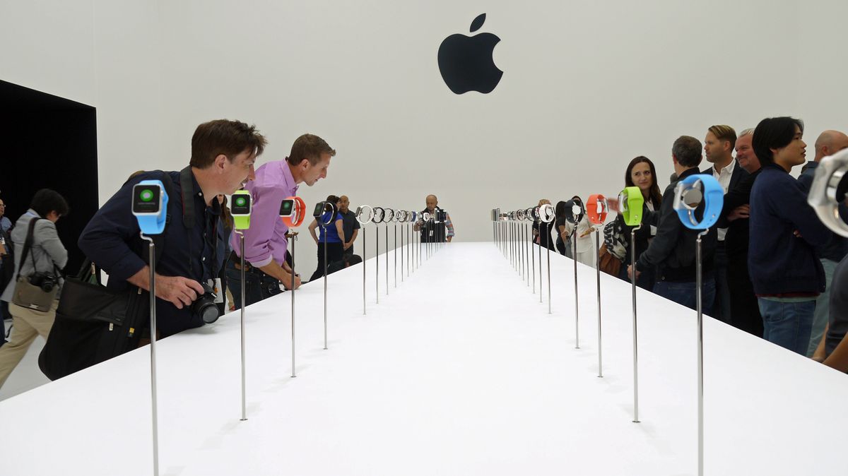 Apple shows breathholding skills bottom