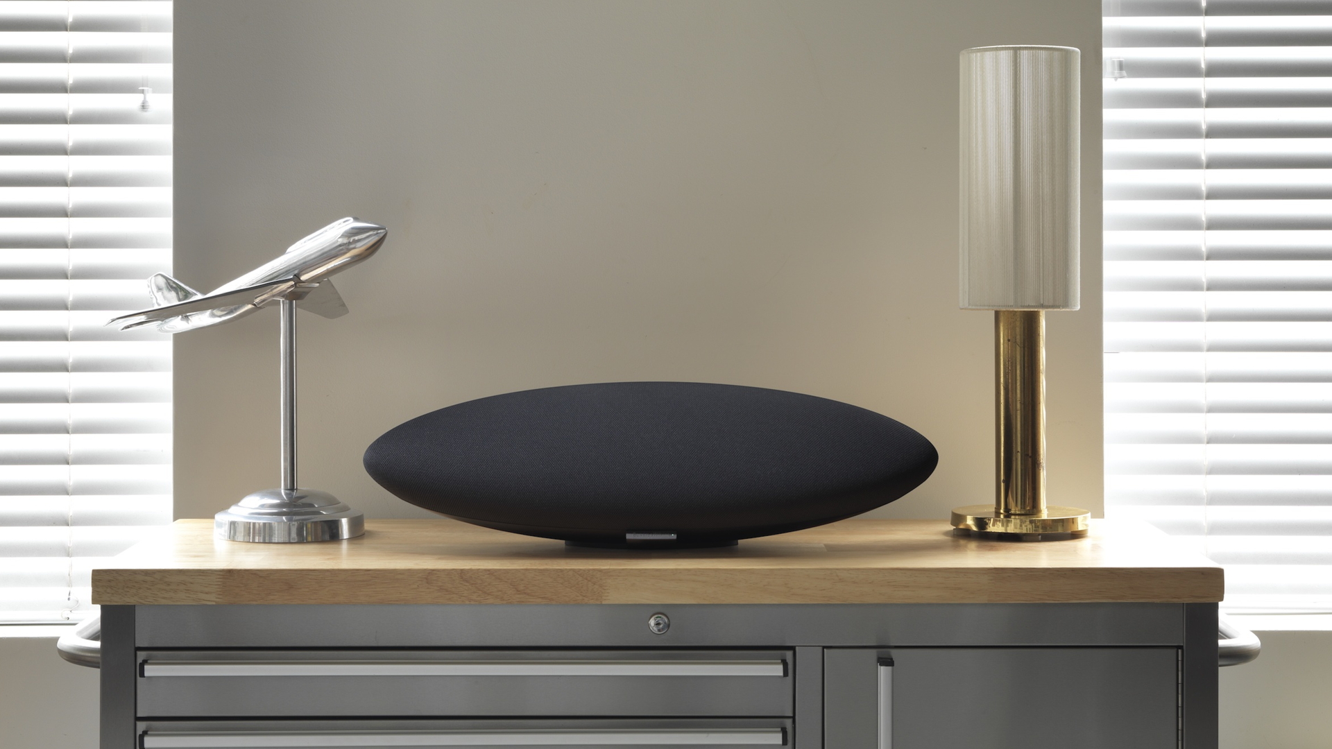 Bowers and Wilkins Zeppelin Wireless