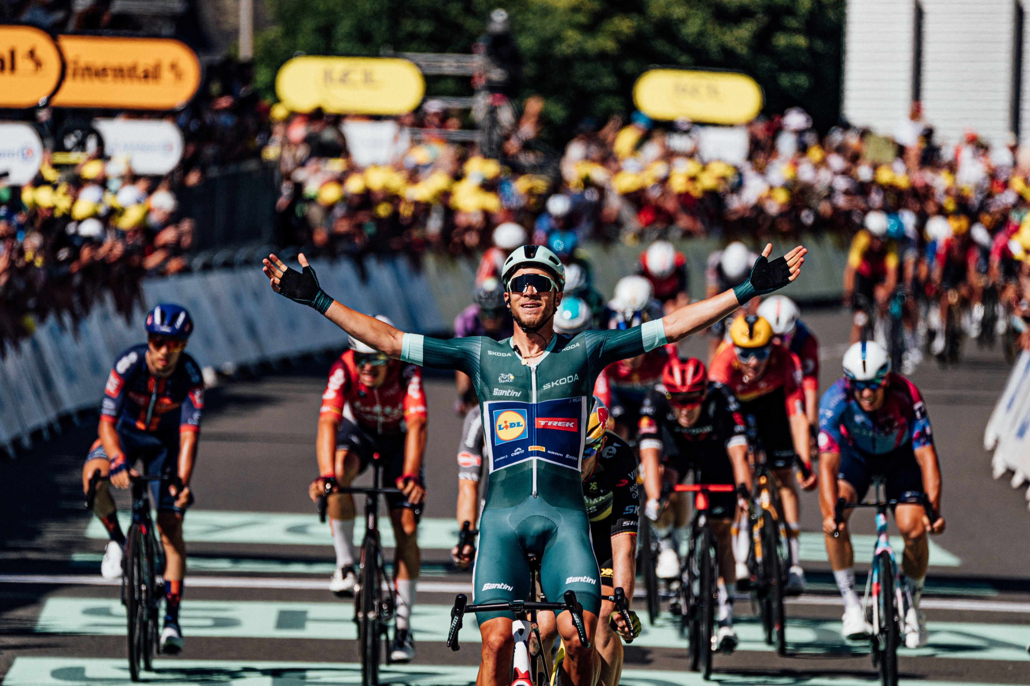 Jonathan Milan wins stage 8 of the Tour de France