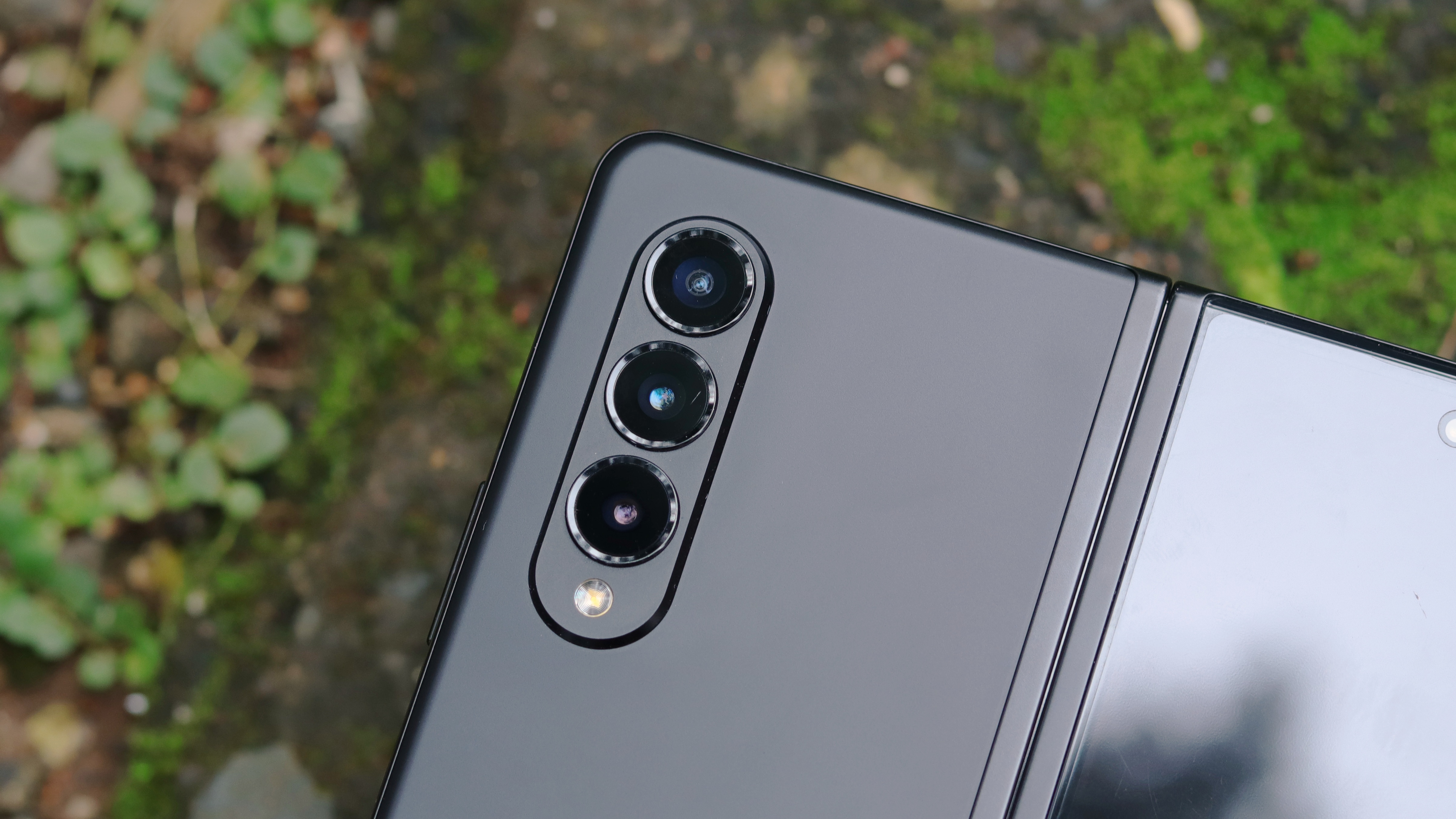 Samsung Galaxy Z Fold 4 leak points to a serious camera upgrade thumbnail