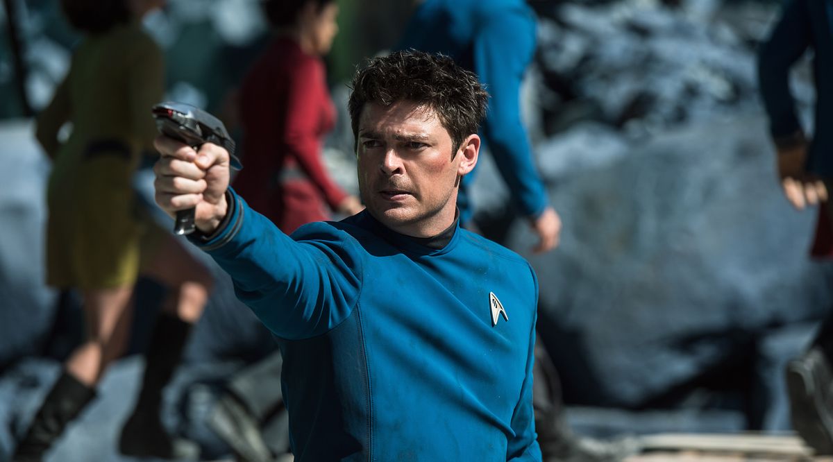 Thor: Ragnarok's Karl Urban debuts Skurge haircut as he begins filming