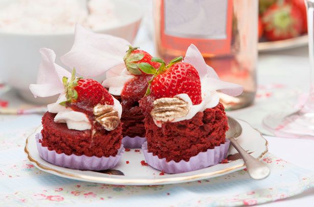 Rosé cupcakes Baking Recipes GoodtoKnow