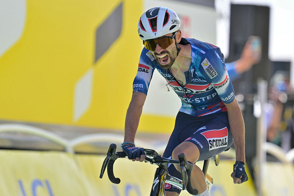 Soudal Quick-Step team&#039;s French rider Valentin Paret-Peintre cycles to the finish line to win the 16th stage of the 112th edition of the Tour de France cycling race, 171.5 km between Montpellier and Mont Ventoux, southern France, on July 22, 2025. (Photo by Loic VENANCE / AFP)