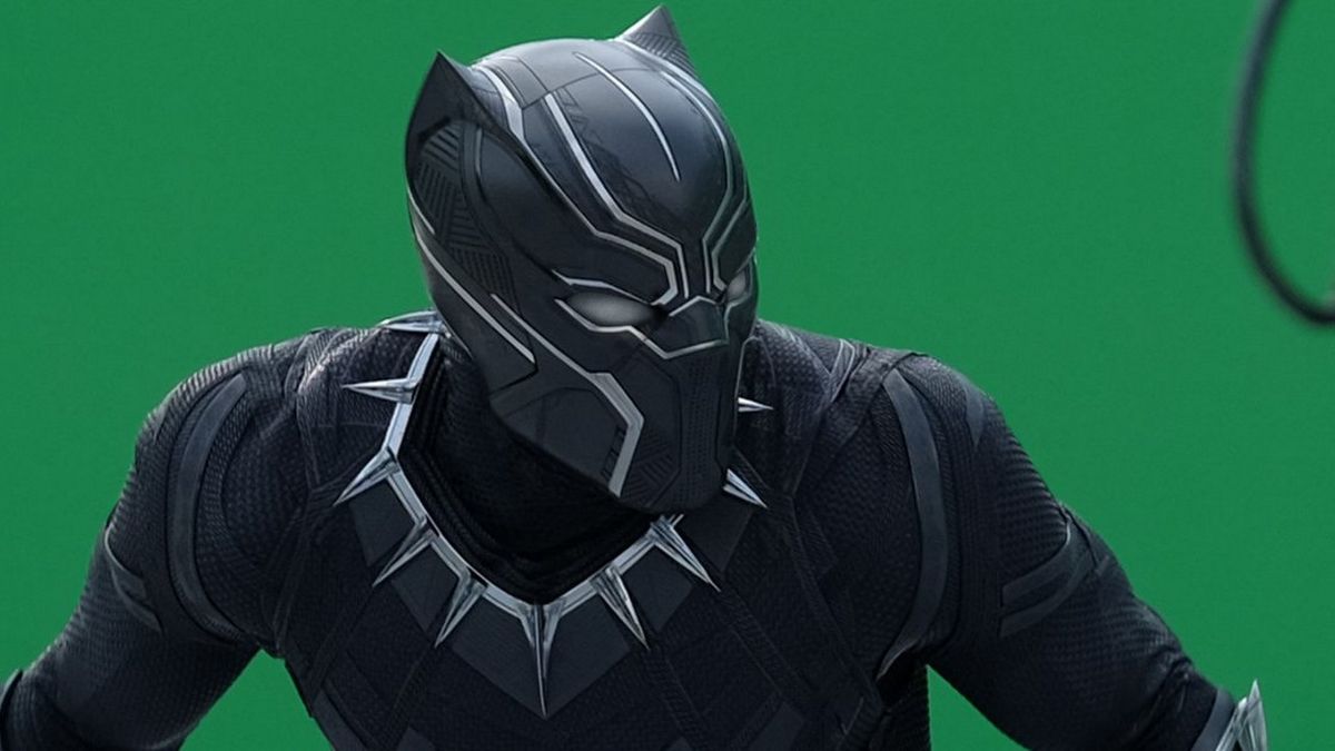 Black Panther is filming a car chase on the streets of Gwangalli Beach and it looks rad
