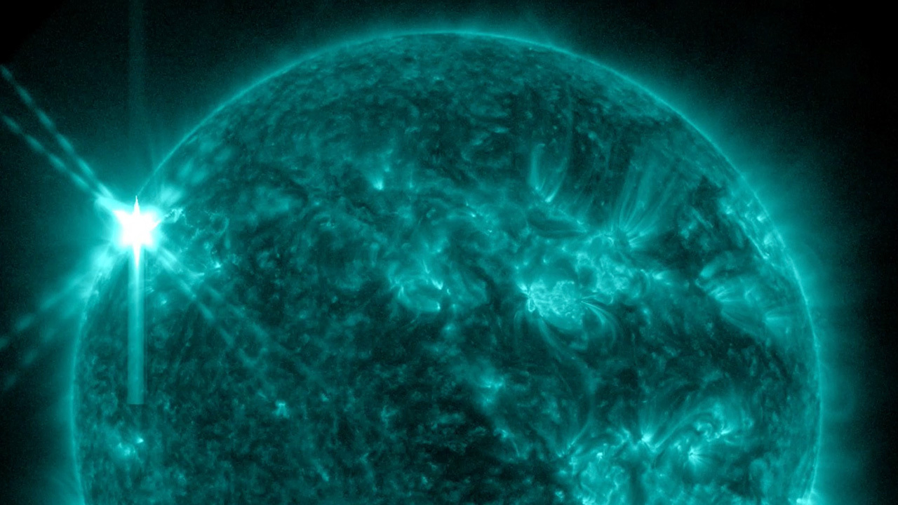 Sun unleashes massive X2-class solar flare during geomagnetic storm watch (video)